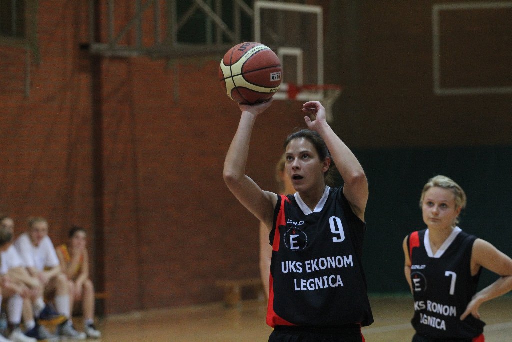 Koszykówka kobiet: UKS Ekonom - Ślęza 57:80 cz2