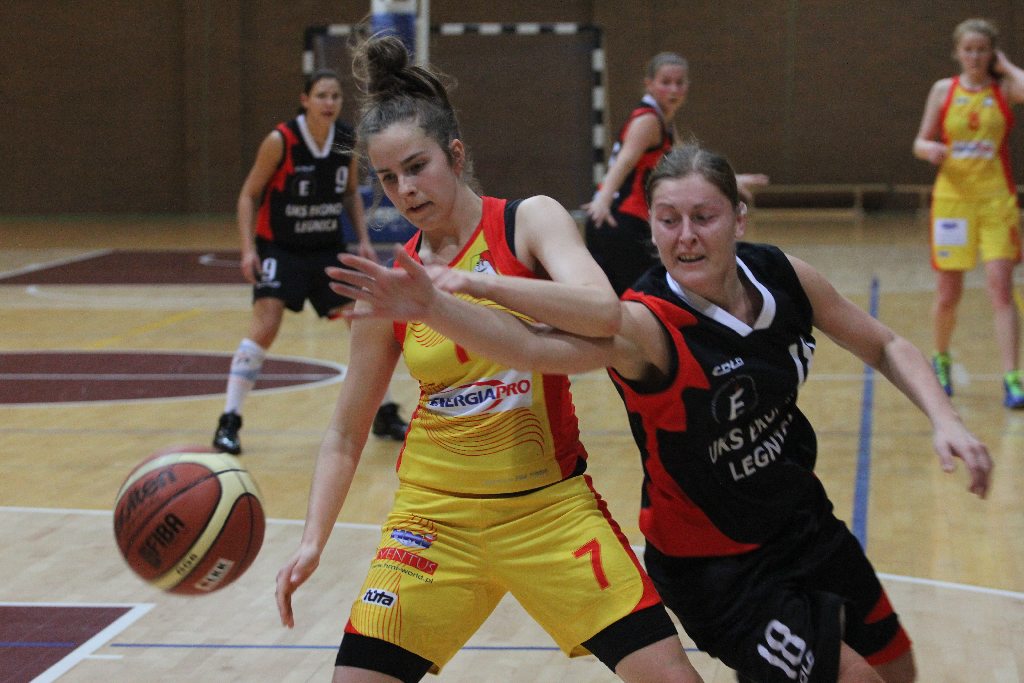 Koszykówka kobiet: UKS Ekonom - Ślęza 57:80 cz2