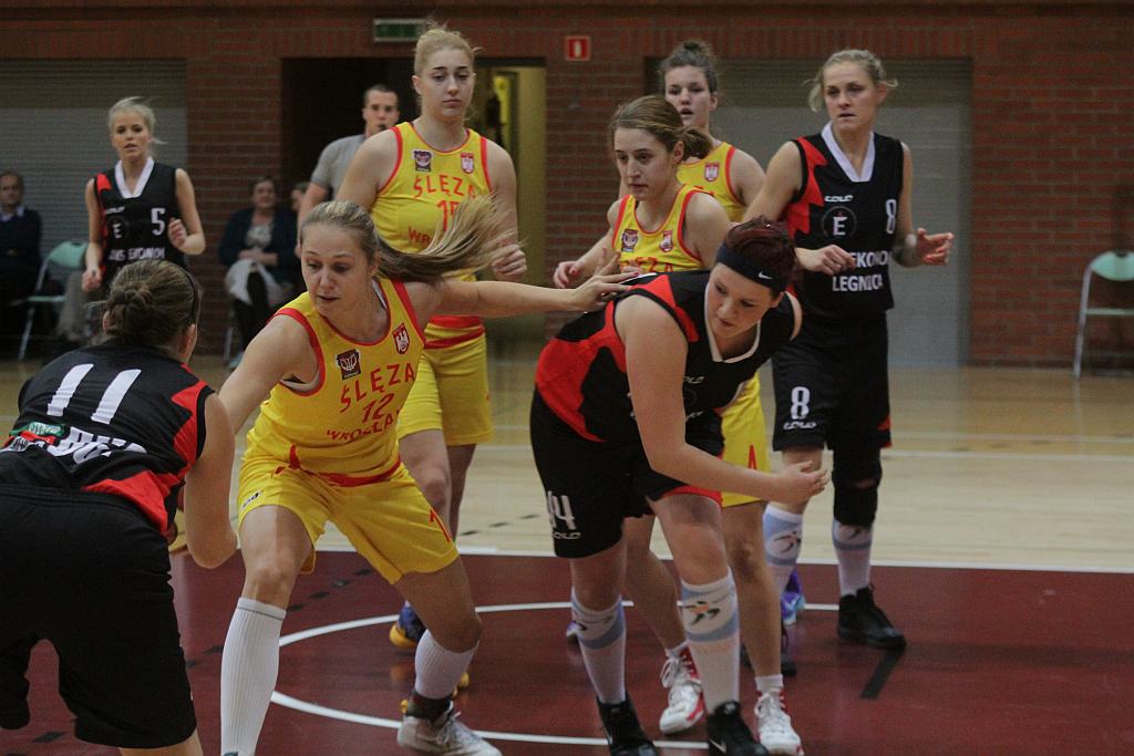Koszykówka kobiet: UKS Ekonom - Ślęza 57:80 cz1