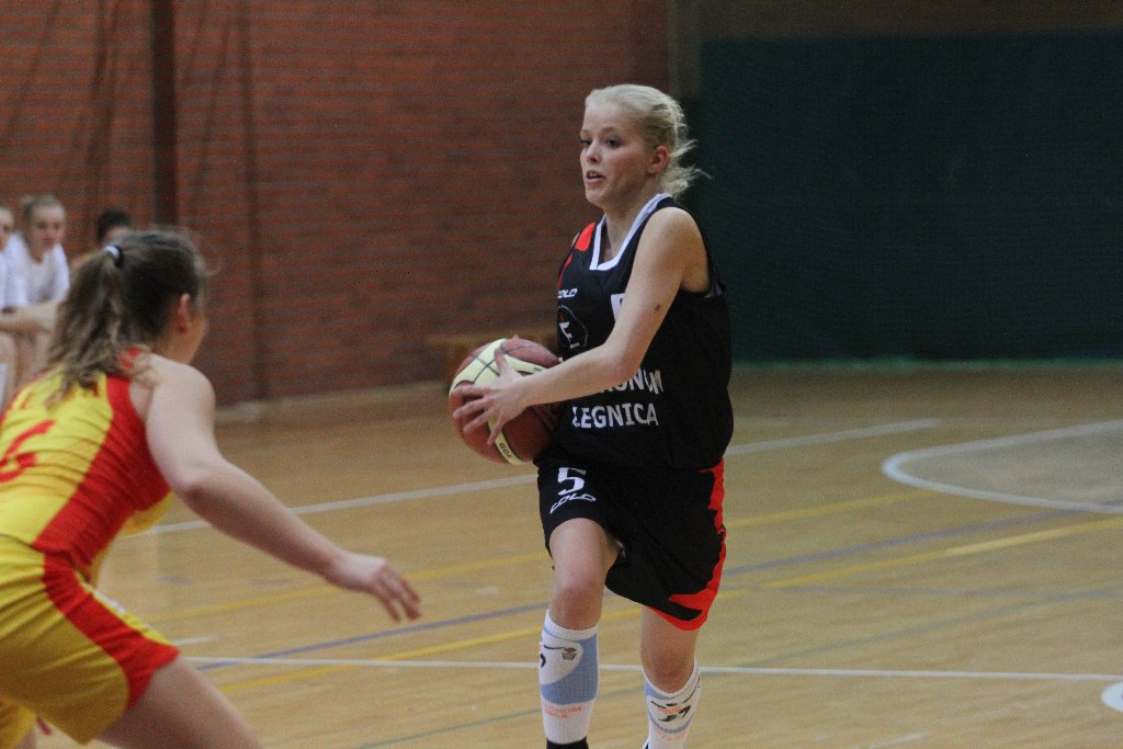 Koszykówka kobiet: UKS Ekonom - Ślęza 57:80 cz2