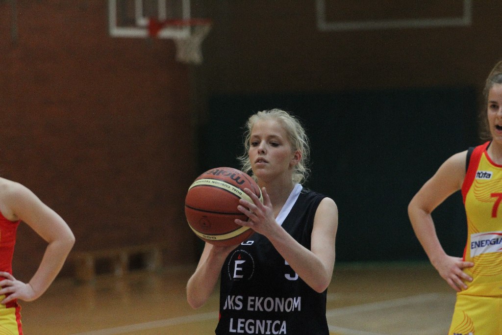 Koszykówka kobiet: UKS Ekonom - Ślęza 57:80 cz2