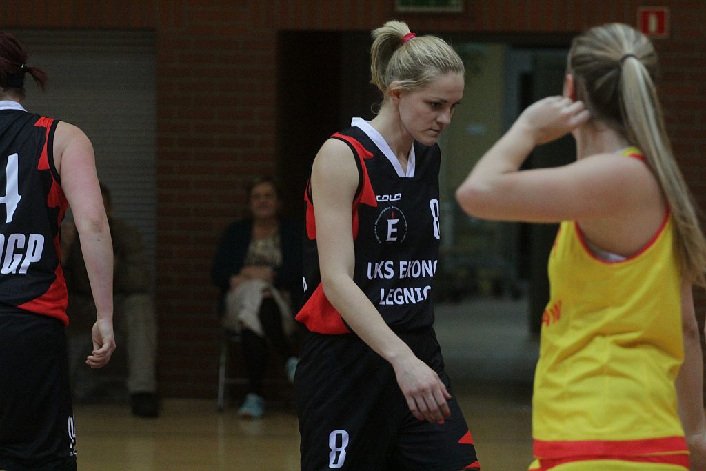 Koszykówka kobiet: UKS Ekonom - Ślęza 57:80 cz1