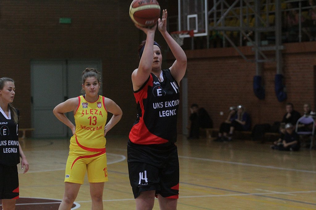 Koszykówka kobiet: UKS Ekonom - Ślęza 57:80 cz1