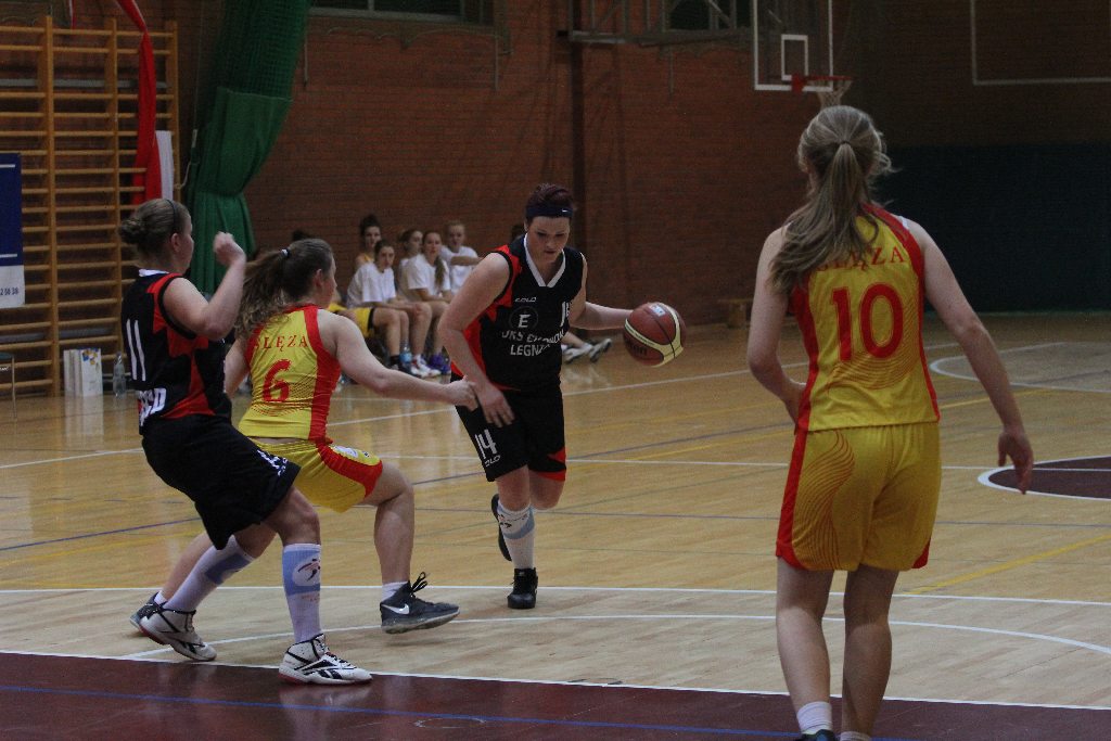 Koszykówka kobiet: UKS Ekonom - Ślęza 57:80 cz2
