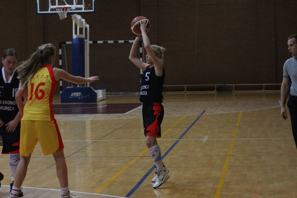 Koszykówka kobiet: UKS Ekonom - Ślęza 57:80 cz2