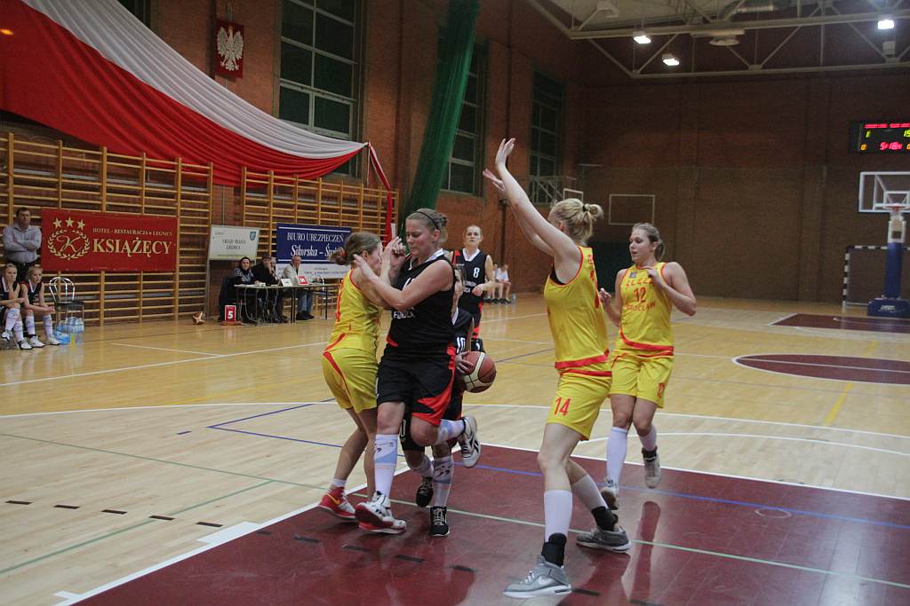 Koszykówka kobiet: UKS Ekonom - Ślęza 57:80 cz1