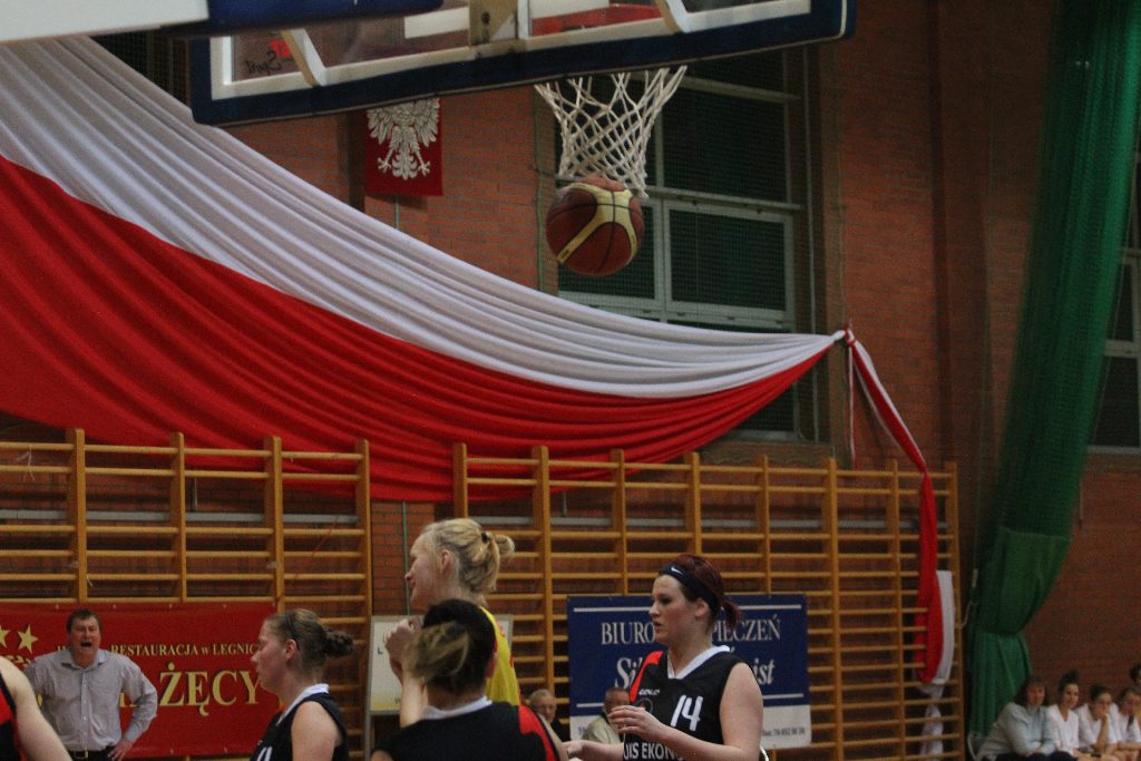 Koszykówka kobiet: UKS Ekonom - Ślęza 57:80 cz2