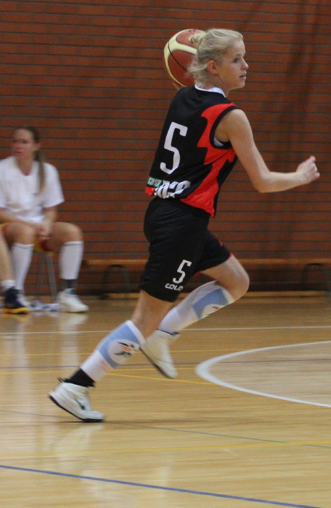 Koszykówka kobiet: UKS Ekonom - Ślęza 57:80 cz2