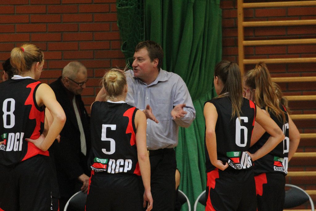 Koszykówka kobiet: UKS Ekonom - Ślęza 57:80 cz2