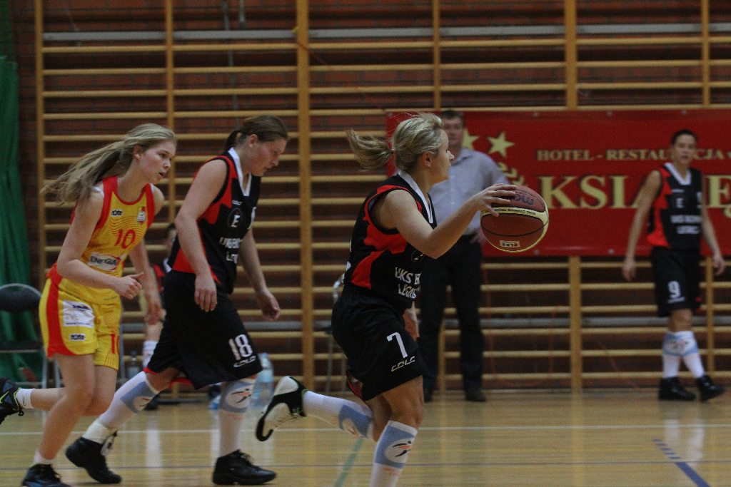 Koszykówka kobiet: UKS Ekonom - Ślęza 57:80 cz2