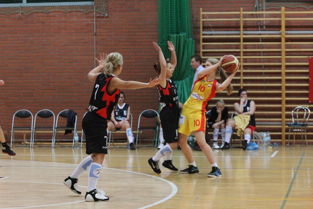 Koszykówka kobiet: UKS Ekonom - Ślęza 57:80 cz2