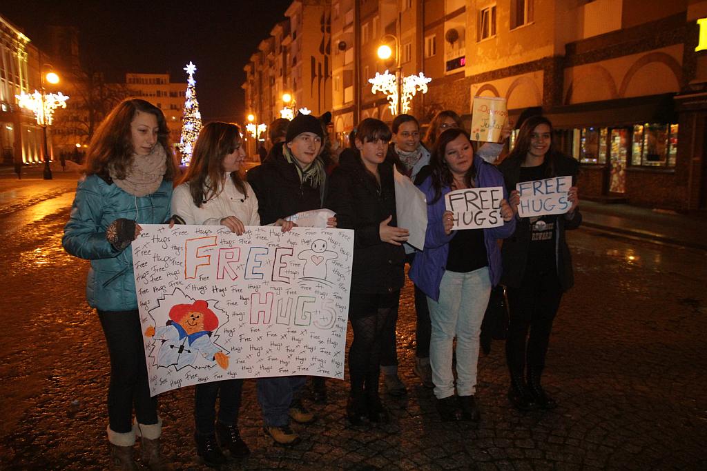 Free hugs na legnickim Rynku