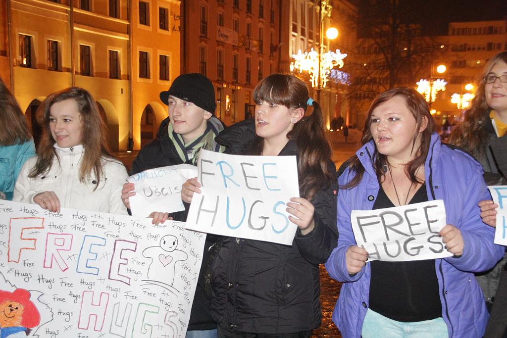Free hugs na legnickim Rynku