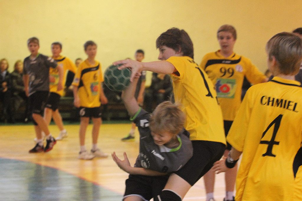 Liga chłopców: Dziewiątka Legnica - ŚKPR Świdnica 23:21