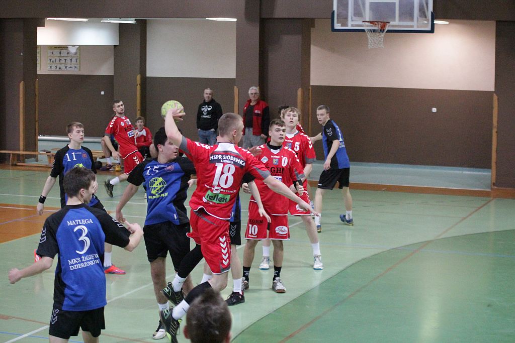 Pewna wygrana szczypiornistów legnickiej Siódemki