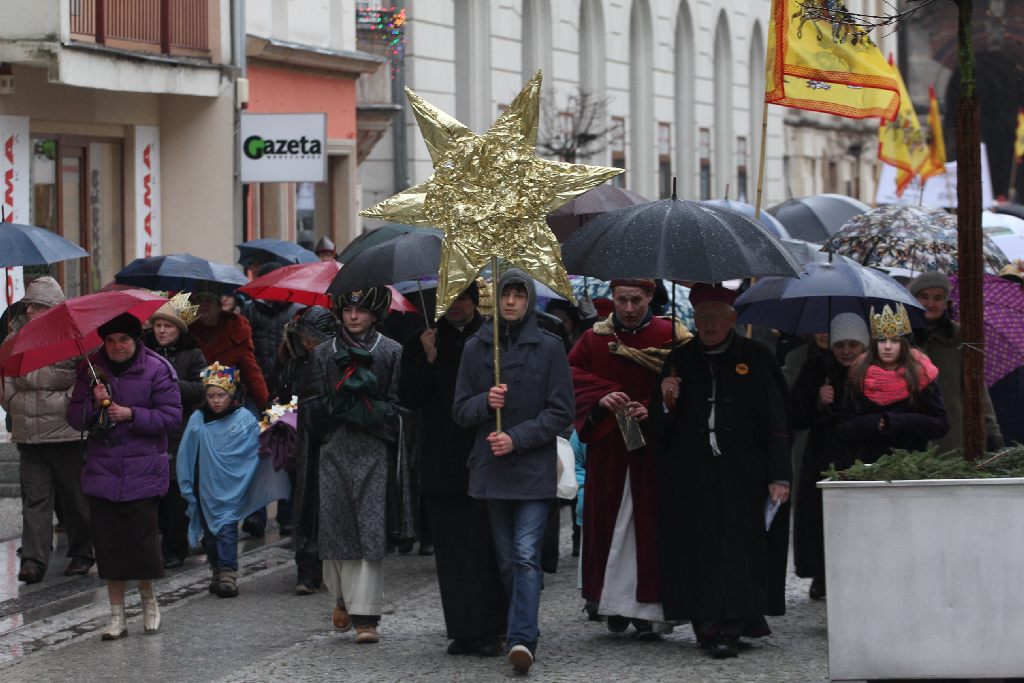 Orszak Trzech Króli na ulicach Legnicy cz2
