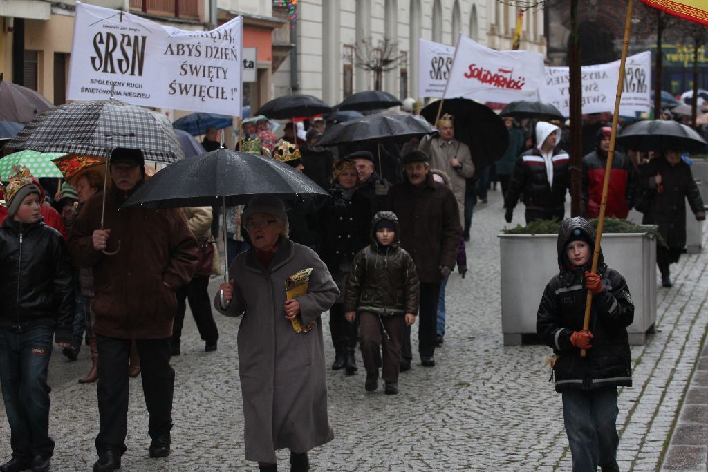 Orszak Trzech Króli na ulicach Legnicy cz2