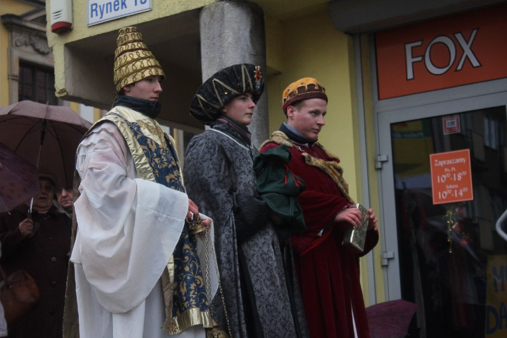 Orszak Trzech Króli na ulicach Legnicy cz2