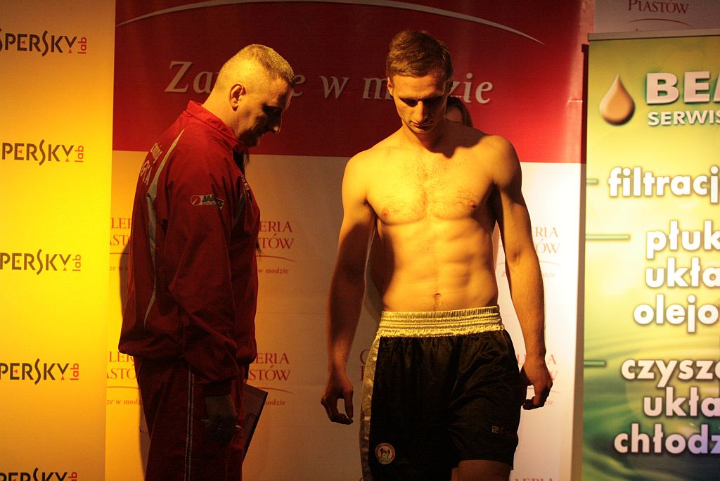 Ważenie zawodników przed Zawodową Galą K-1