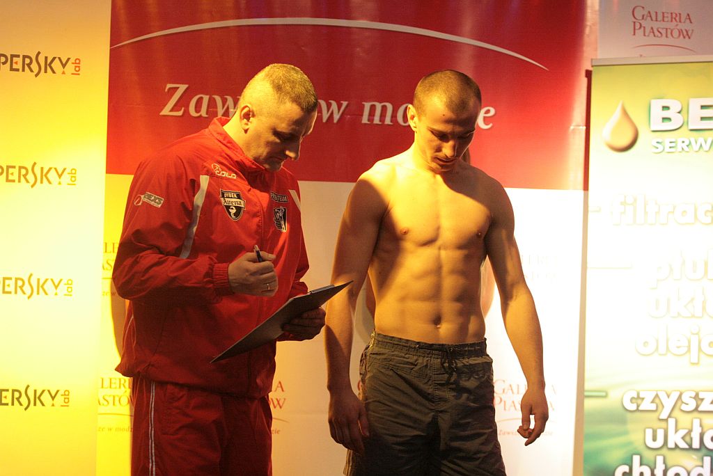 Ważenie zawodników przed Zawodową Galą K-1