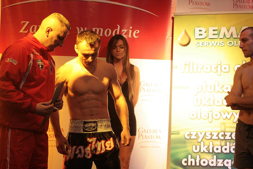 Ważenie zawodników przed Zawodową Galą K-1