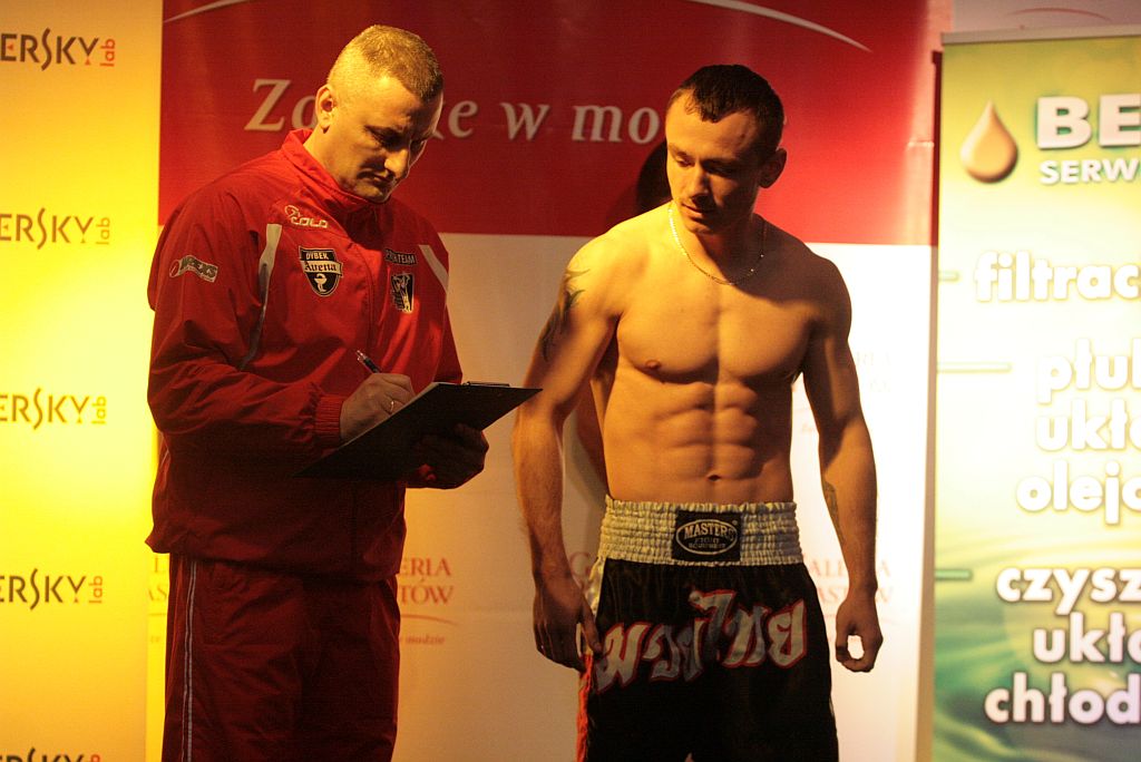 Ważenie zawodników przed Zawodową Galą K-1