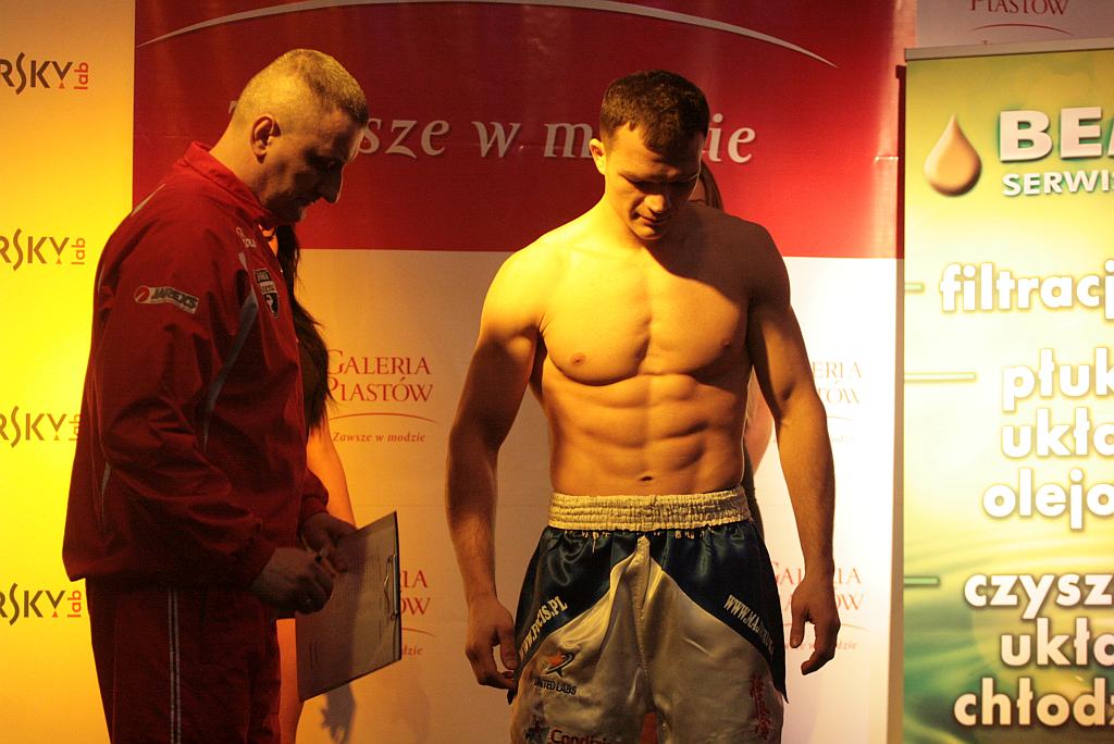 Ważenie zawodników przed Zawodową Galą K-1