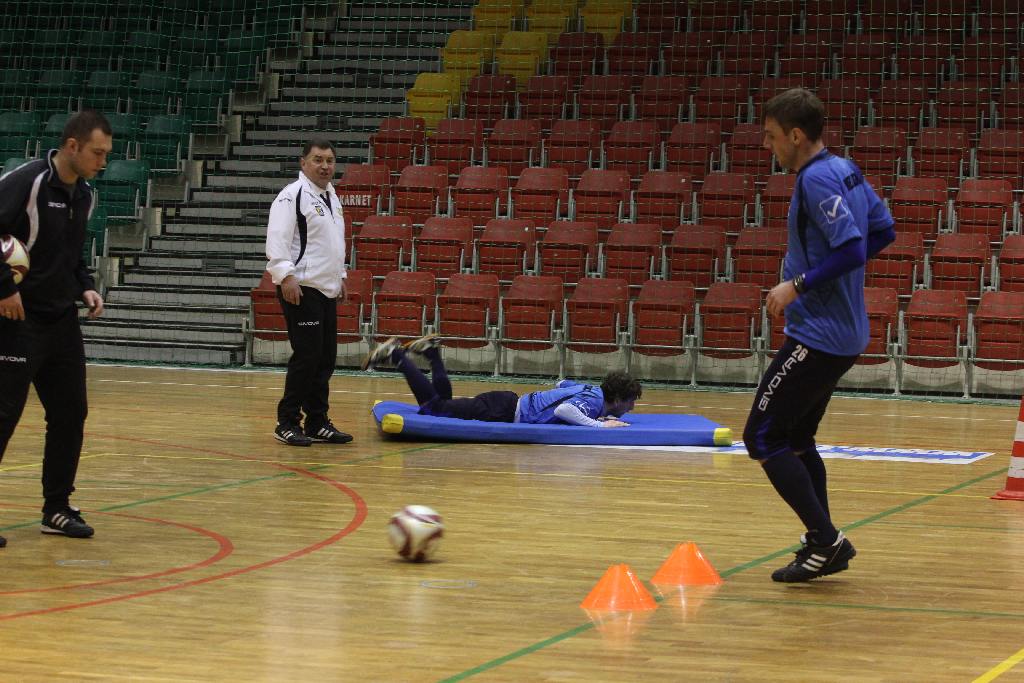 Piłkarze Miedzi Legnica trenują na Lotniczej