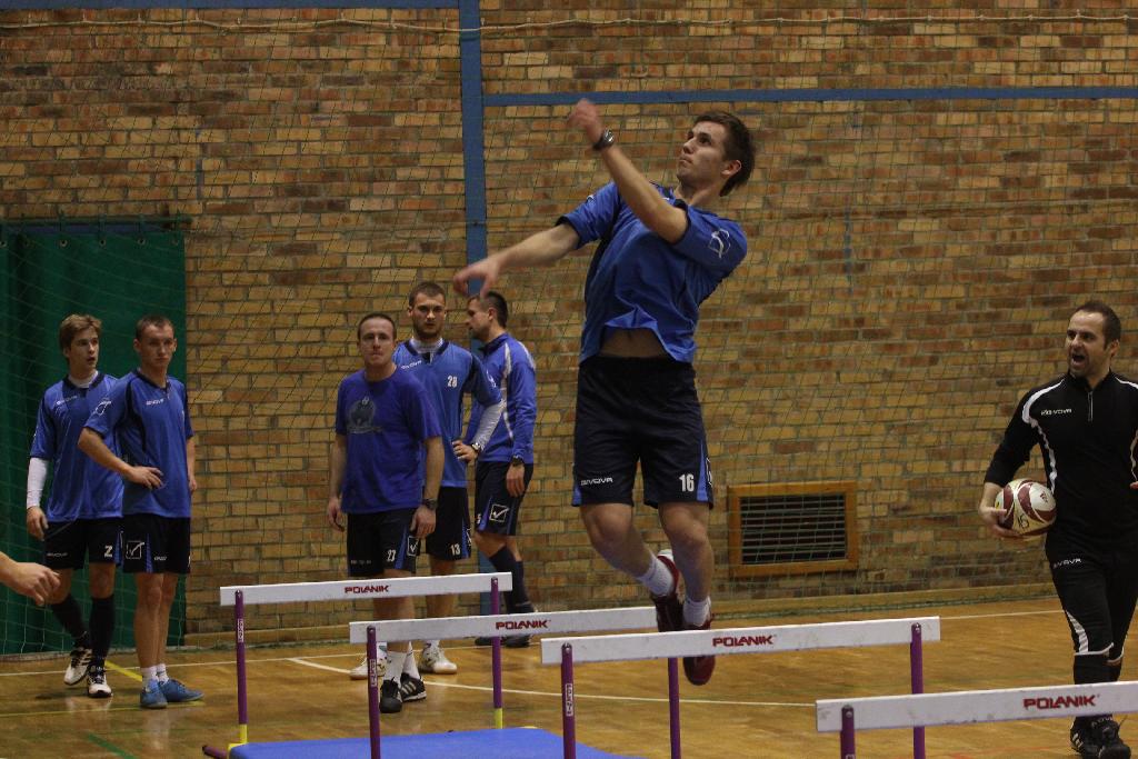 Piłkarze Miedzi Legnica trenują na Lotniczej