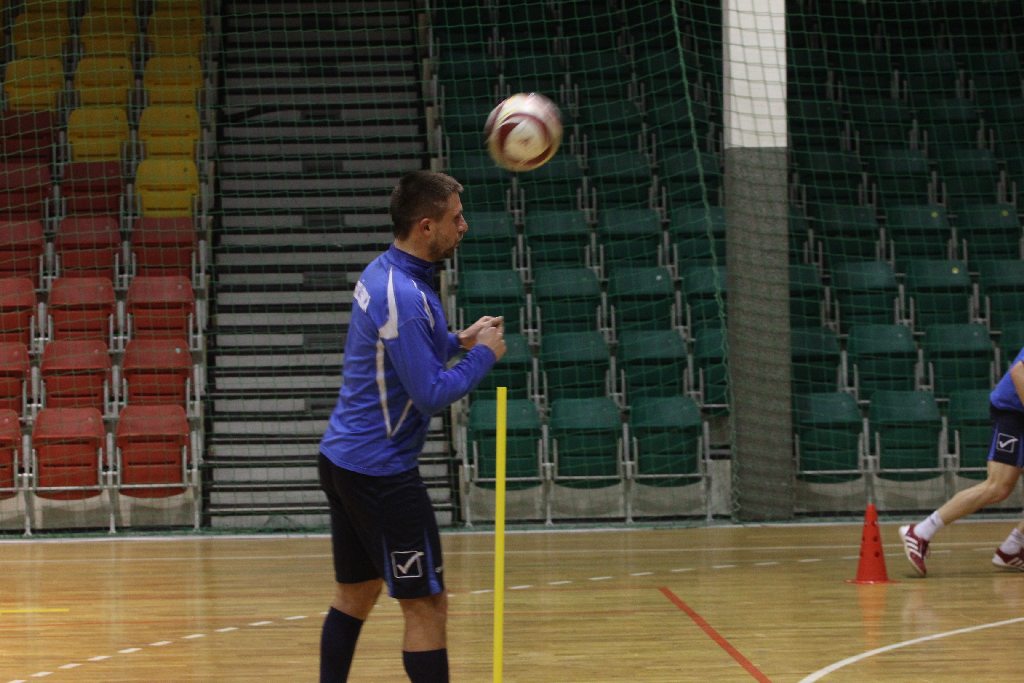 Piłkarze Miedzi Legnica trenują na Lotniczej