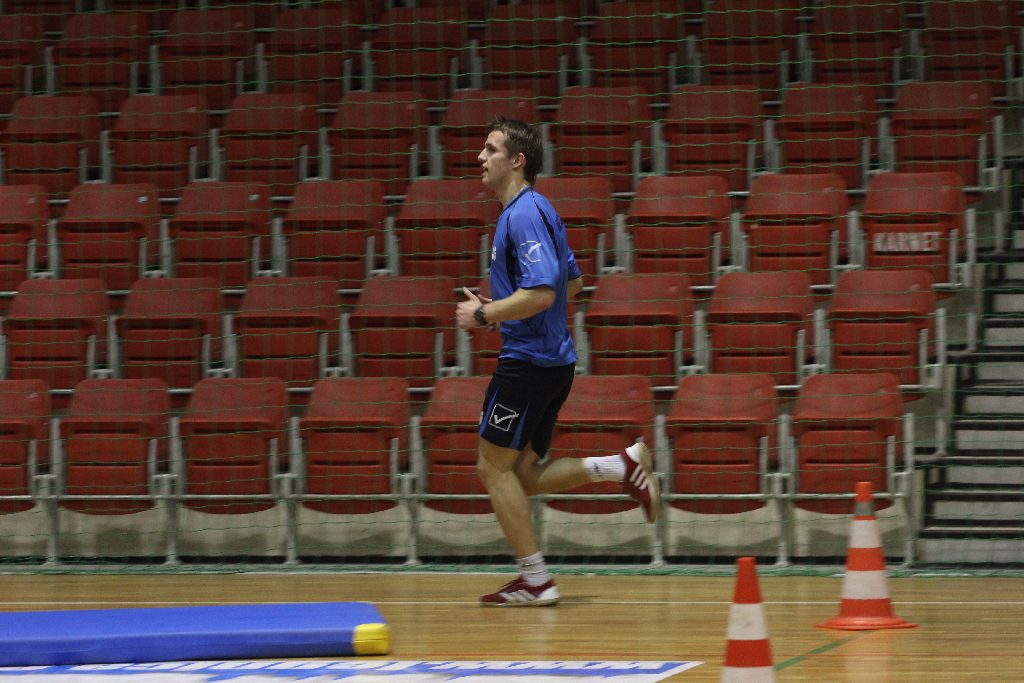 Piłkarze Miedzi Legnica trenują na Lotniczej