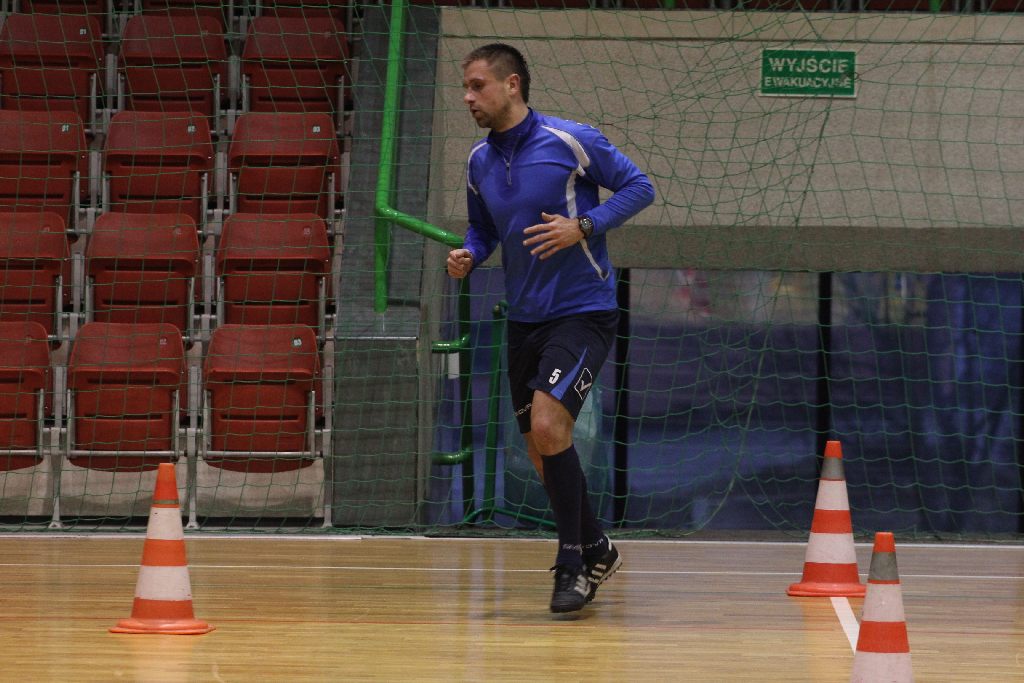 Piłkarze Miedzi Legnica trenują na Lotniczej