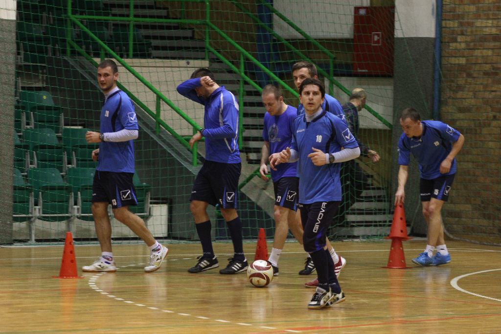 Piłkarze Miedzi Legnica trenują na Lotniczej