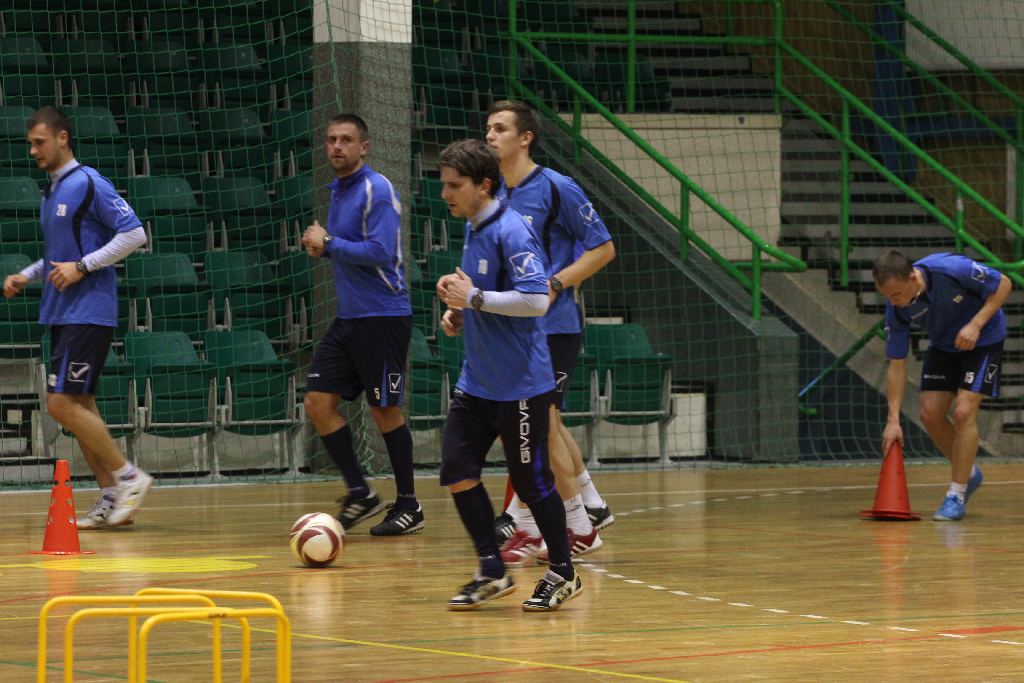 Piłkarze Miedzi Legnica trenują na Lotniczej