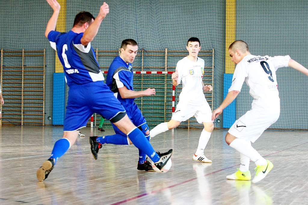 XV Turniej Piłki Halowej w Spalonej cz1