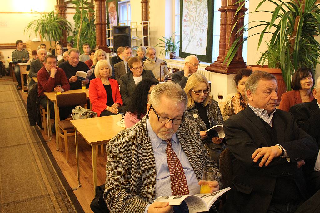 Legnickie pomniki i tablice mają swoją publikację