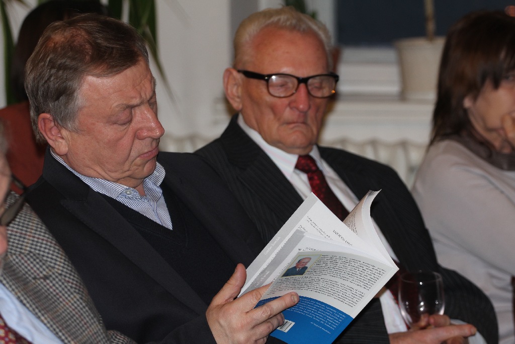 Legnickie pomniki i tablice mają swoją publikację