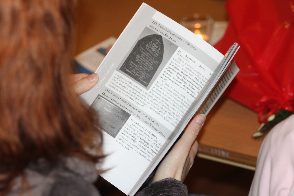 Legnickie pomniki i tablice mają swoją publikację
