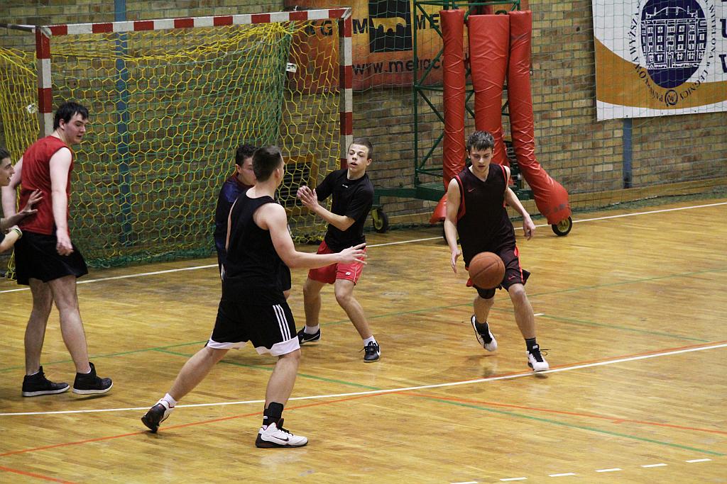 Turniej trójek koszykarskich