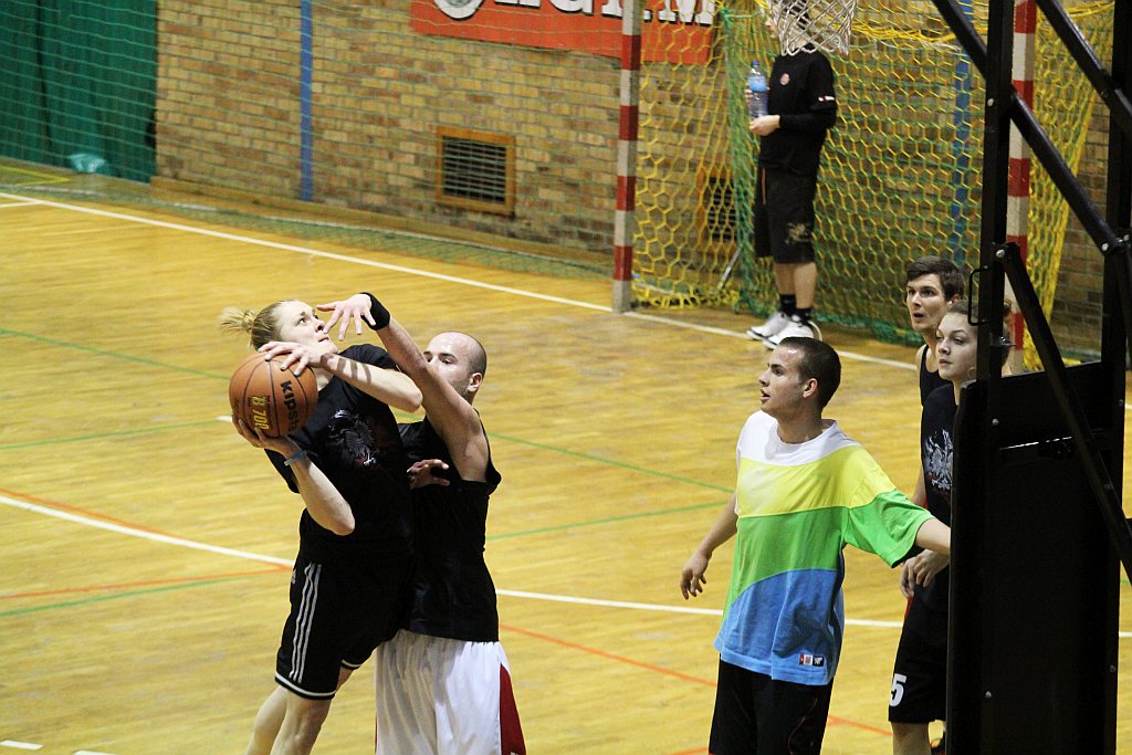 Turniej trójek koszykarskich