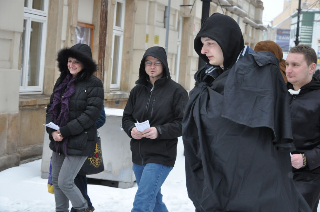 Happeningiem zachęcali do „Matki Joanny od Aniołów”