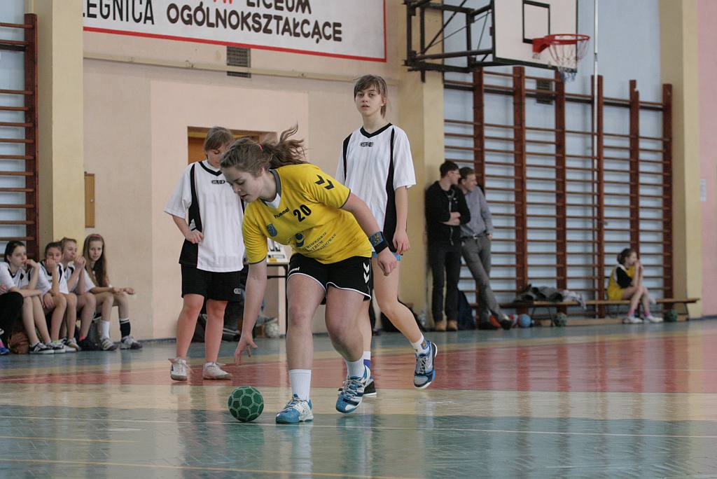 Dziewczęta z Gimnazjum nr2 najlepsze w piłce ręcznej - finał