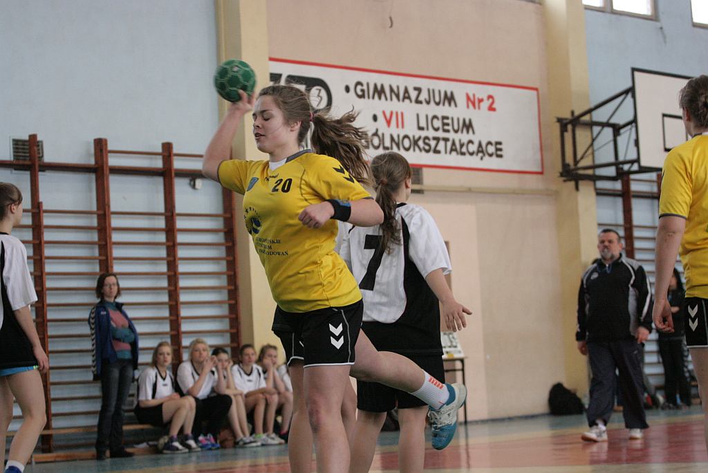 Dziewczęta z Gimnazjum nr2 najlepsze w piłce ręcznej - finał