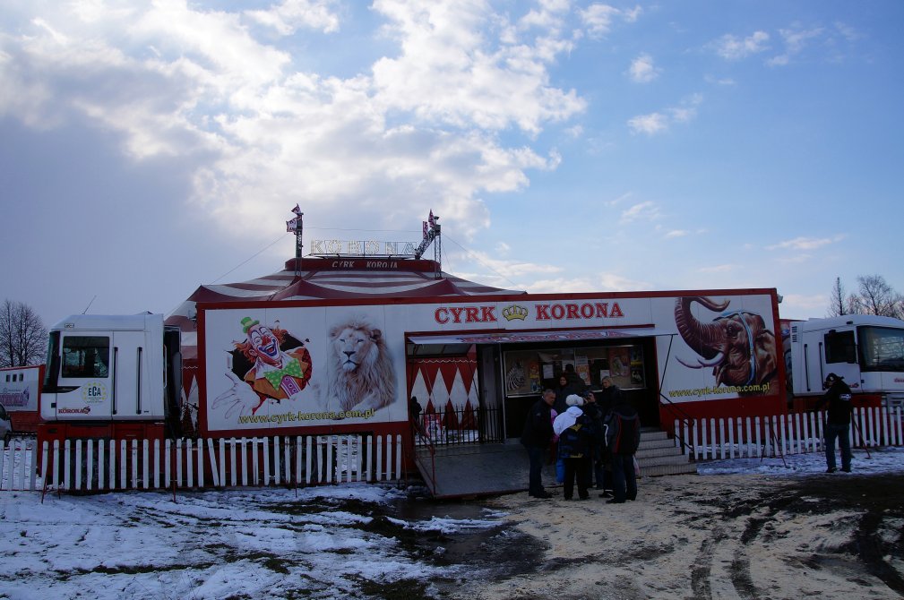 Teatr Avatar manifestował przed cyrkiem