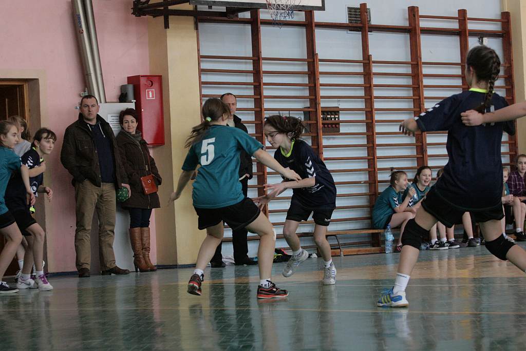 Dziewczęta: UKS Dziewiątka Legnica – Jedynka Ziębice 24:13