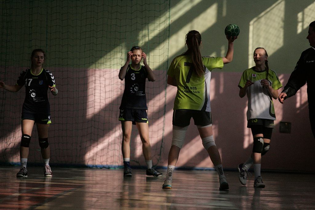 Młodziczki: UKS Dziewiątka Legnica – KPR Jelenia Góra 21:28