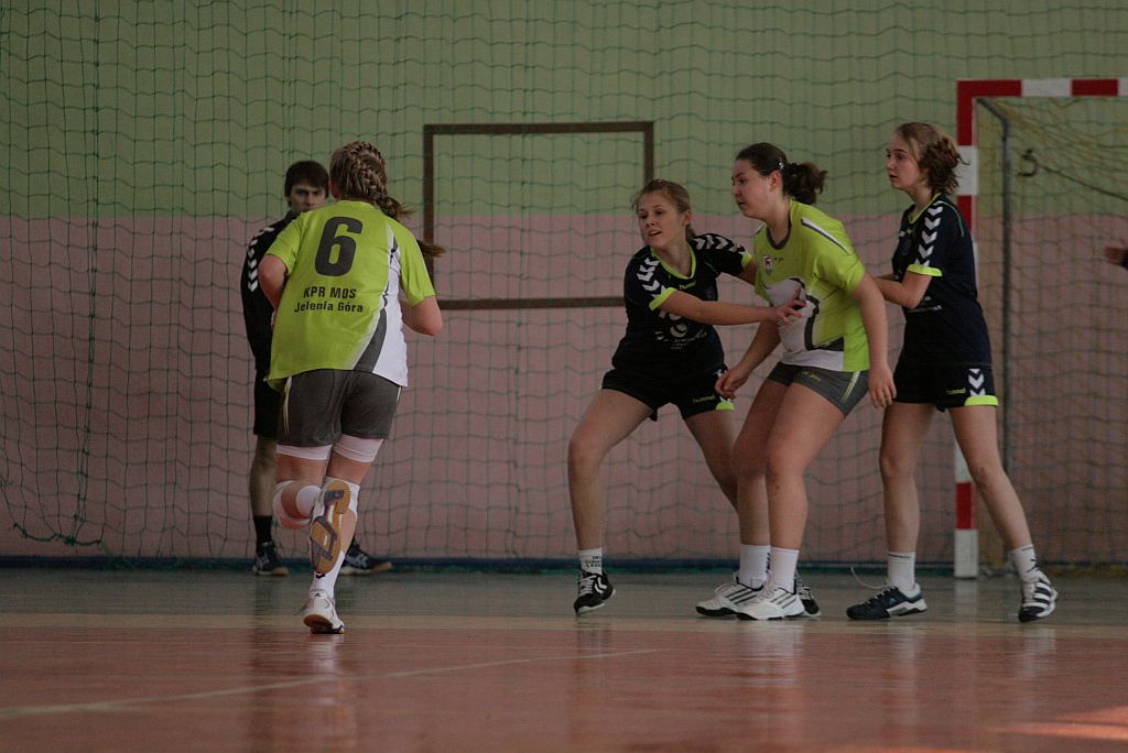 Młodziczki: UKS Dziewiątka Legnica – KPR Jelenia Góra 21:28