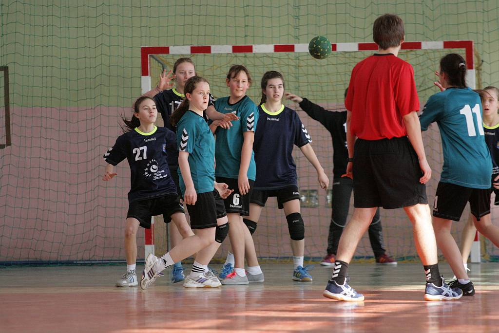 Dziewczęta: UKS Dziewiątka Legnica – Jedynka Ziębice 24:13