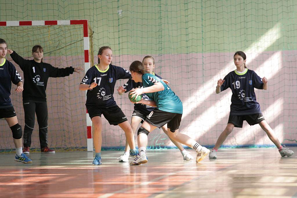 Dziewczęta: UKS Dziewiątka Legnica – Jedynka Ziębice 24:13