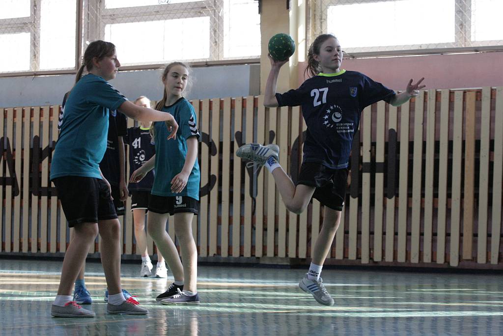 Dziewczęta: UKS Dziewiątka Legnica – Jedynka Ziębice 24:13
